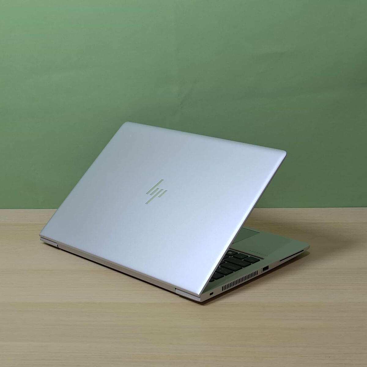 HP Elitebook G5 Belakang Kanan Butik Laptop